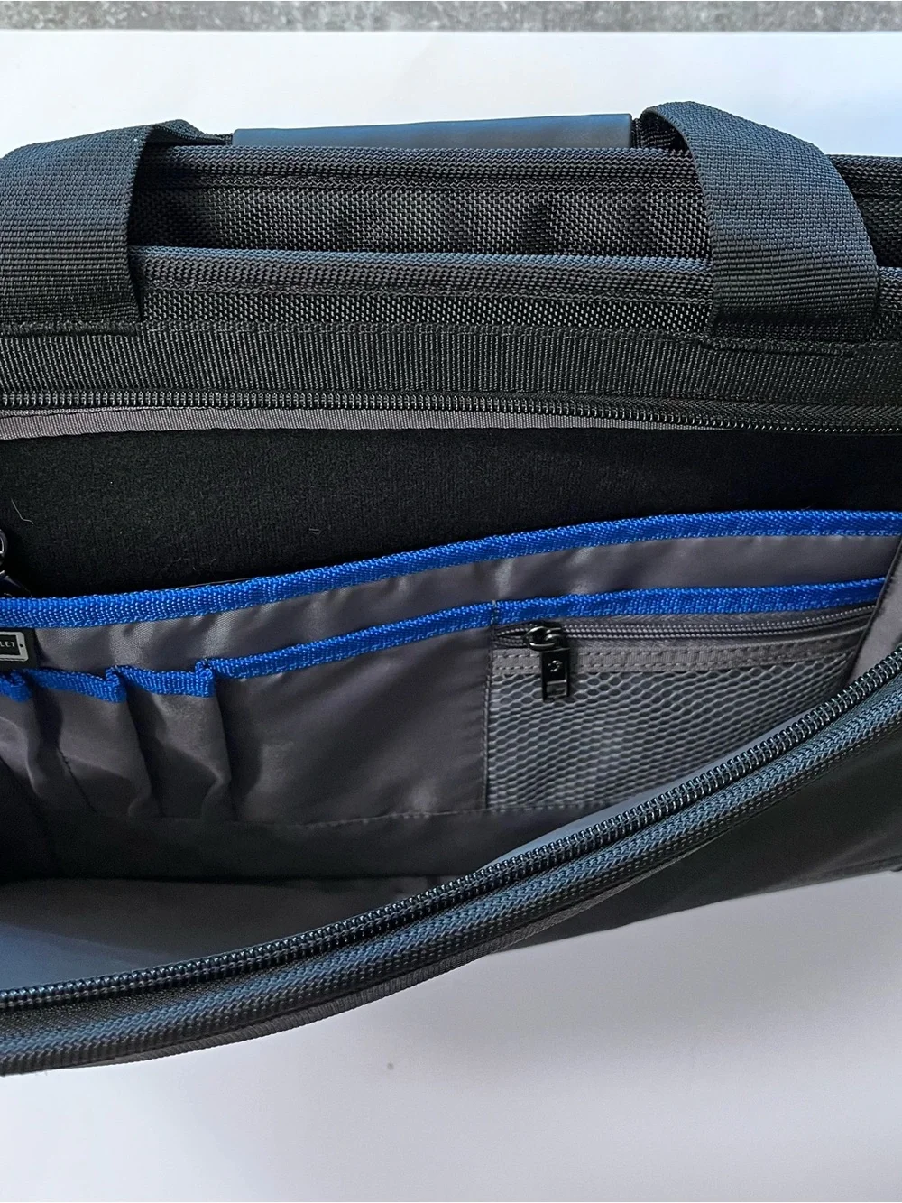 Samsonite Black Laptop Briefcase with Front Zip Pocket